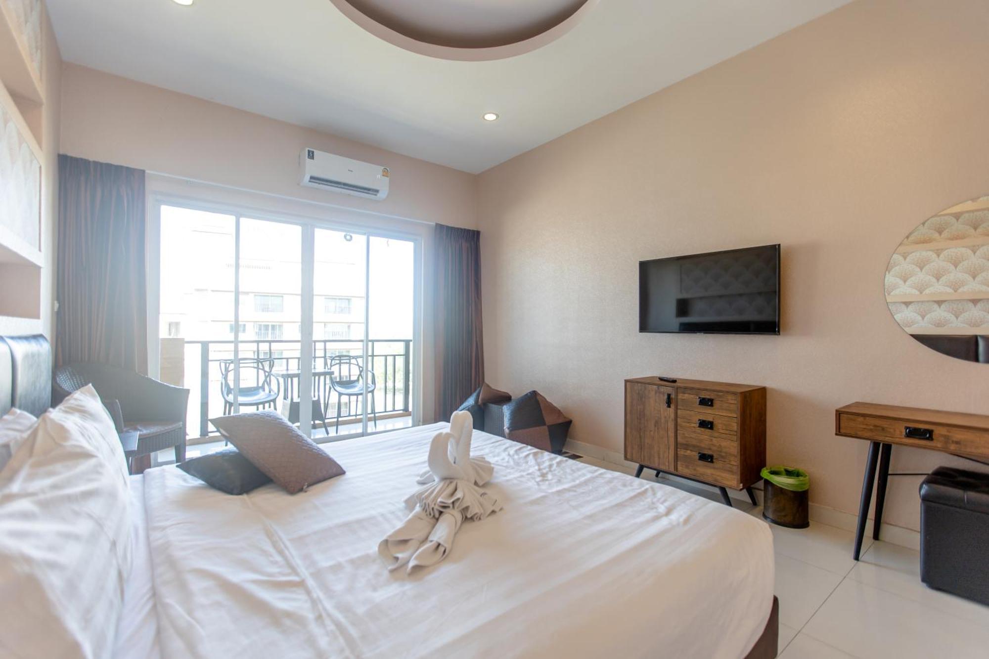 Sun Sky Resort Near Beach Jomtien Beach Exterior photo
